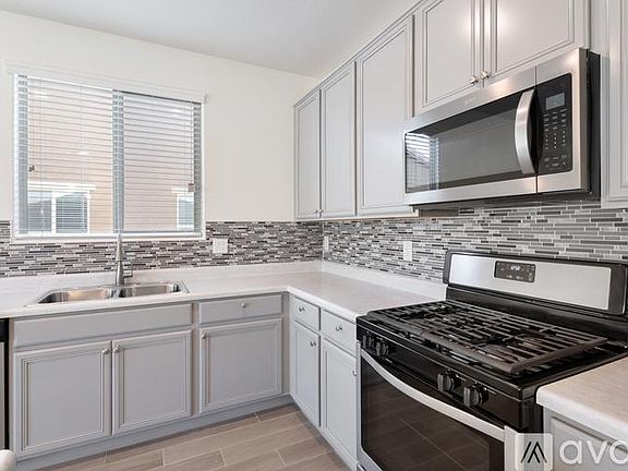 5th image of 40495 W James Ln