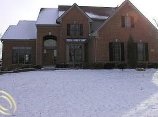 46655 Merion Cir, Northville, MI 48168