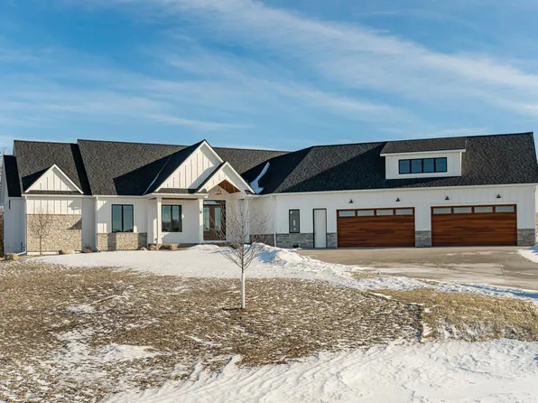 4868 Royal Oaks Cir SW, Rochester, MN 55902