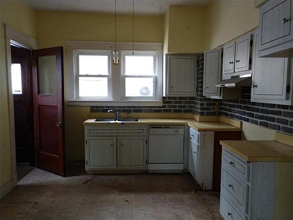 4th image of 440 Glen Ave