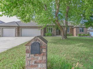 3611 W Edgewood Ct, Springfield, MO 65807