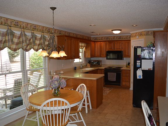 Kitchen with Breakfast area