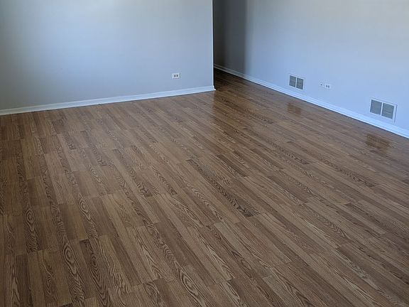 5th image of 447 Village Creek Dr