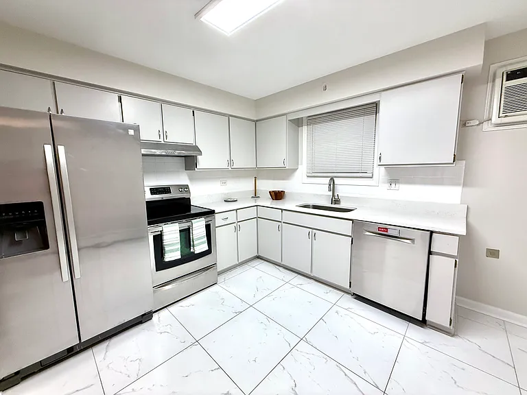 406 Franklin Ave #2A — Photo 10