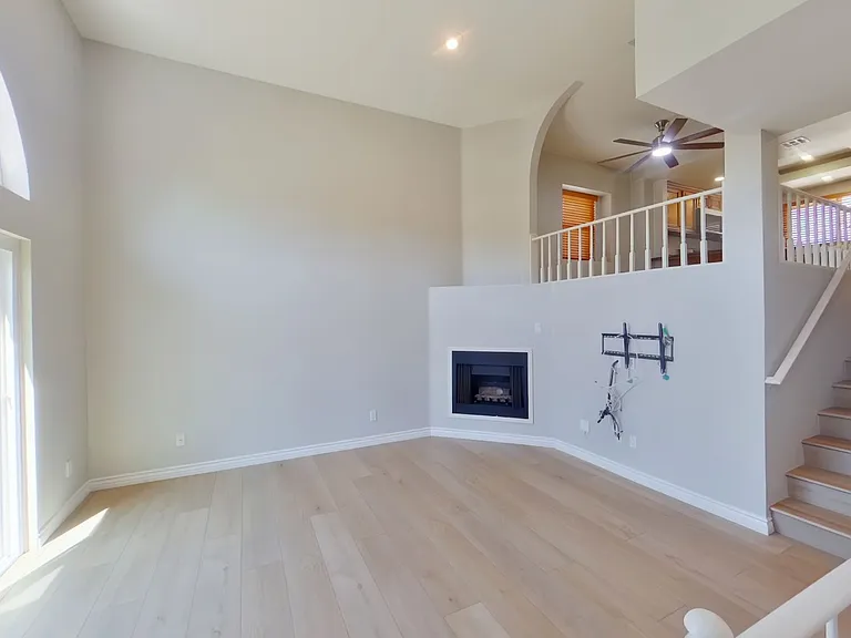 1940 Maple Ave #101 — Photo 2