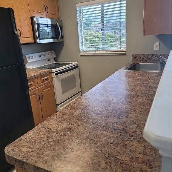 1014 Country Club Blvd #2 — Photo 2
