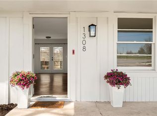 1308 E Kansas City Rd, Olathe, KS 66061