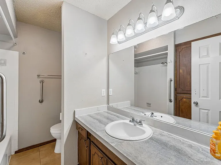 3401 E Noble Dr — Photo 22