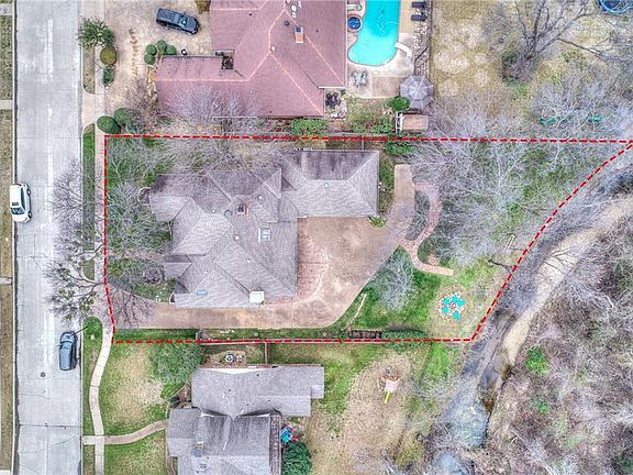 2nd image of 110 Winding Hollow Ln
