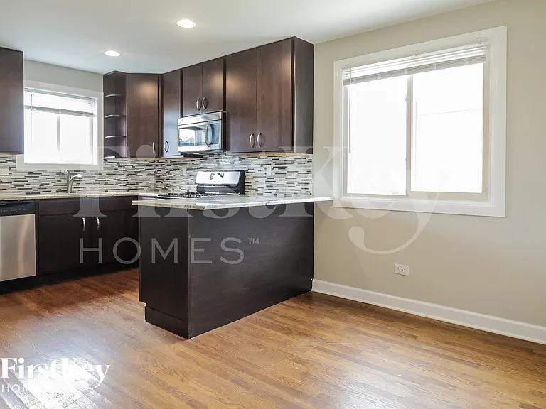 8025 S Kolin Ave — Photo 5