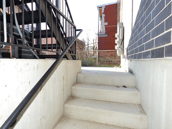 4th image of 2915 S Princeton Ave #1