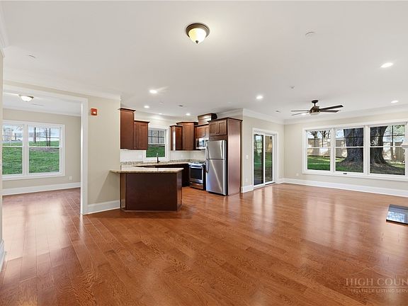 5th image of 155 Gateway Drive #101