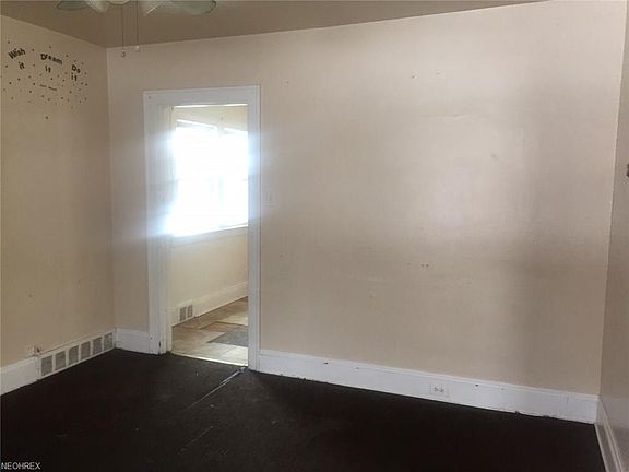 5th image of 16002 Huntmere Ave