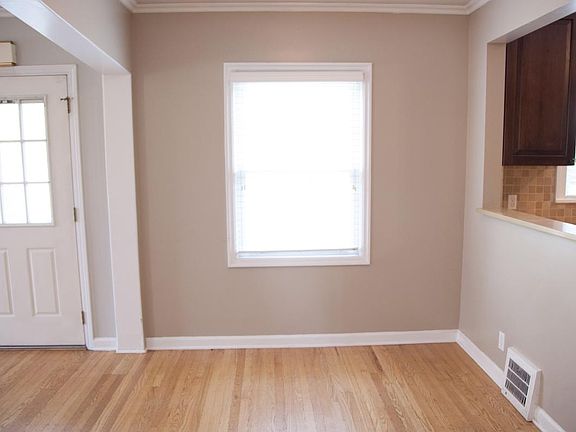 Open floor plan- dining room