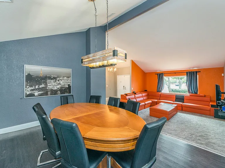 3954 Keystone Ct — Photo 4