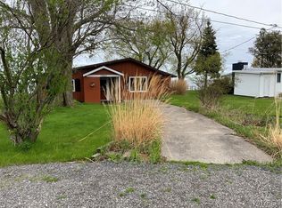 10641 Lakeshore Rd, Lyndonville, NY 14098