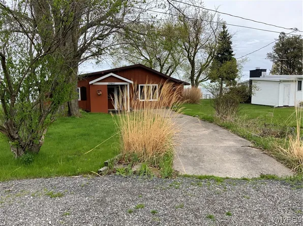 10641 Lakeshore Rd, Lyndonville, NY 14098