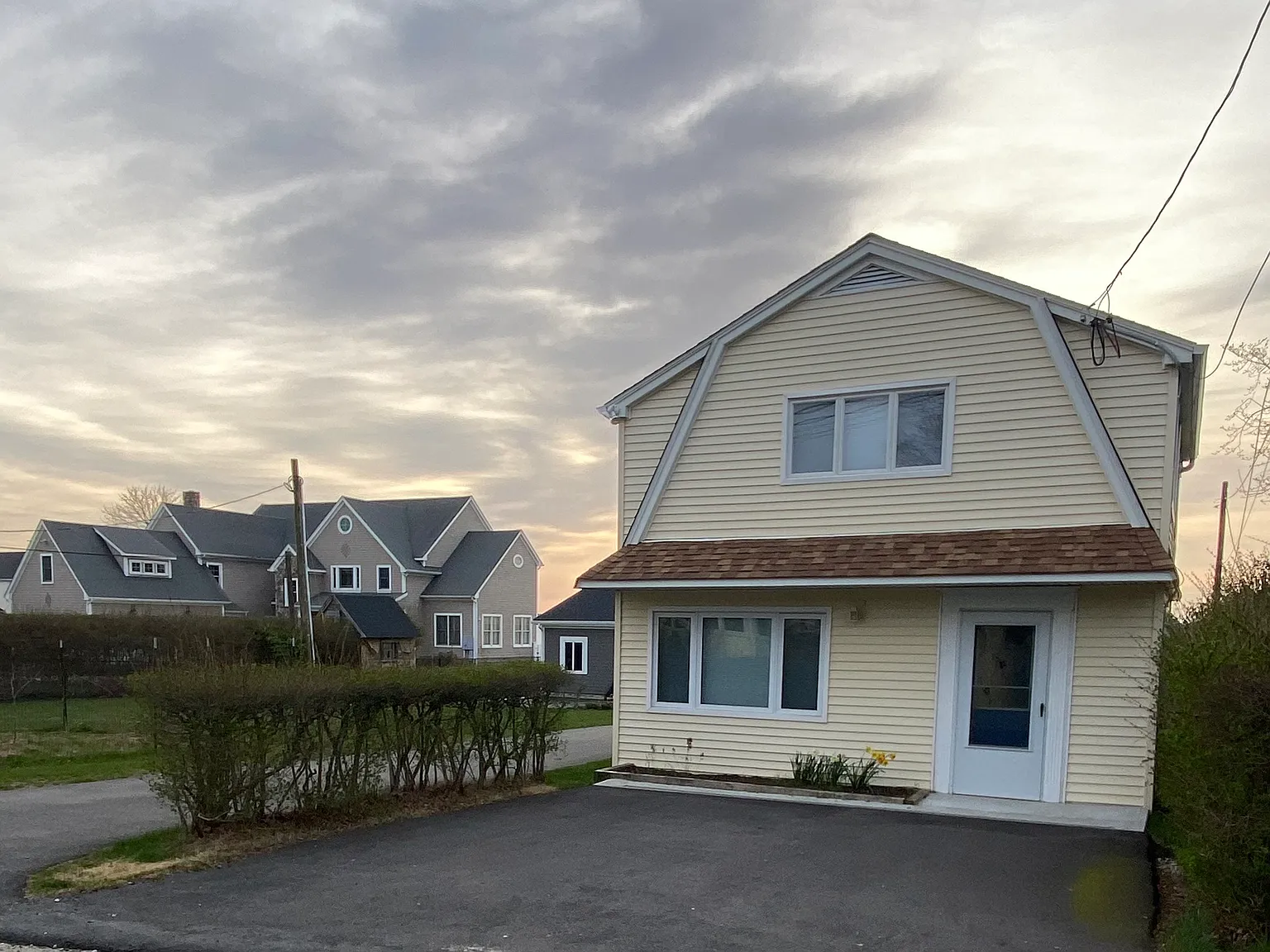 Studio, 900 sqft, $3,500 — Photo 2