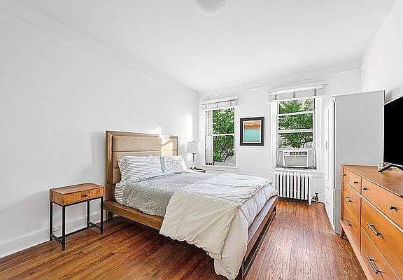 3rd image of 320 E 83rd St APT 5D
