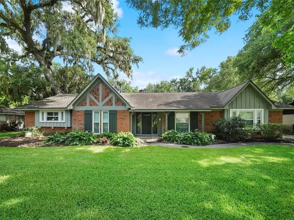110 Redbud Street, Lake Jackson, TX 77566
