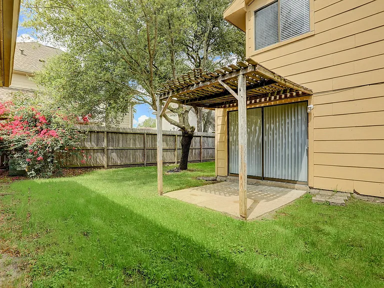 1538 Ainsdale Dr — Photo 20