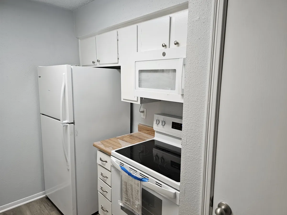 Primary Photo - 2125 Augusta Dr #81