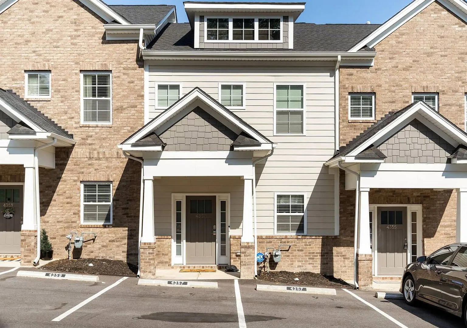 Fantastic Fully Furnished or Unfurnished Townhome! - 4357 Azalea Dr. Columbia, SC 29205 — Photo 1