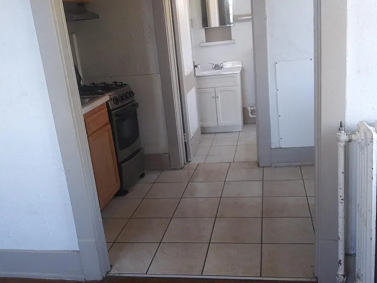 626 N Perry St #8 — Photo 4