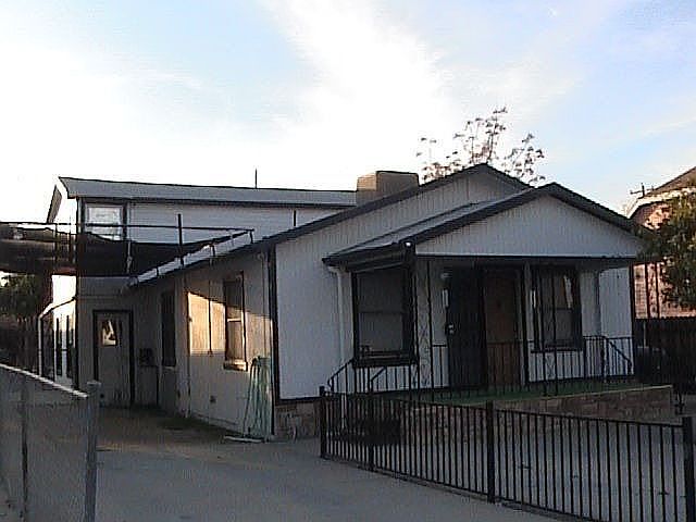 2nd image of 207 Jackson St
