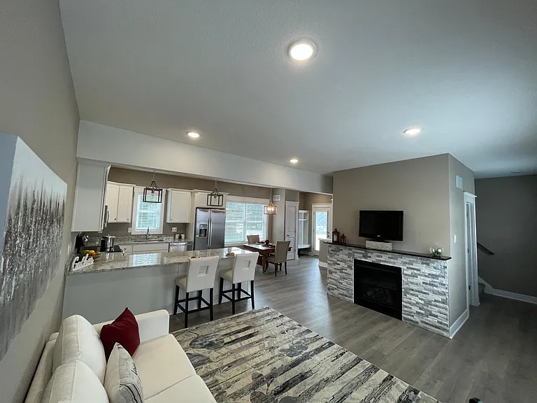 1738 Chief Okemos Cir — Photo 32