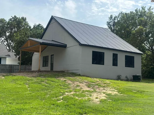 219 N Pine St, Pratt, KS 67124