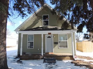 923 N St SW, Cedar Rapids, IA 52404