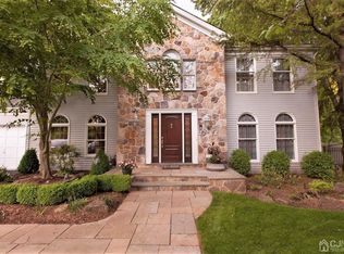 8 Westlake Ct, North Brunswick, NJ 08902