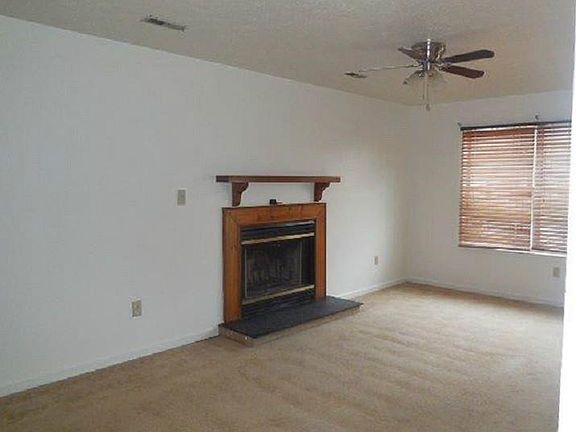 4th image of 229 Anne Dr