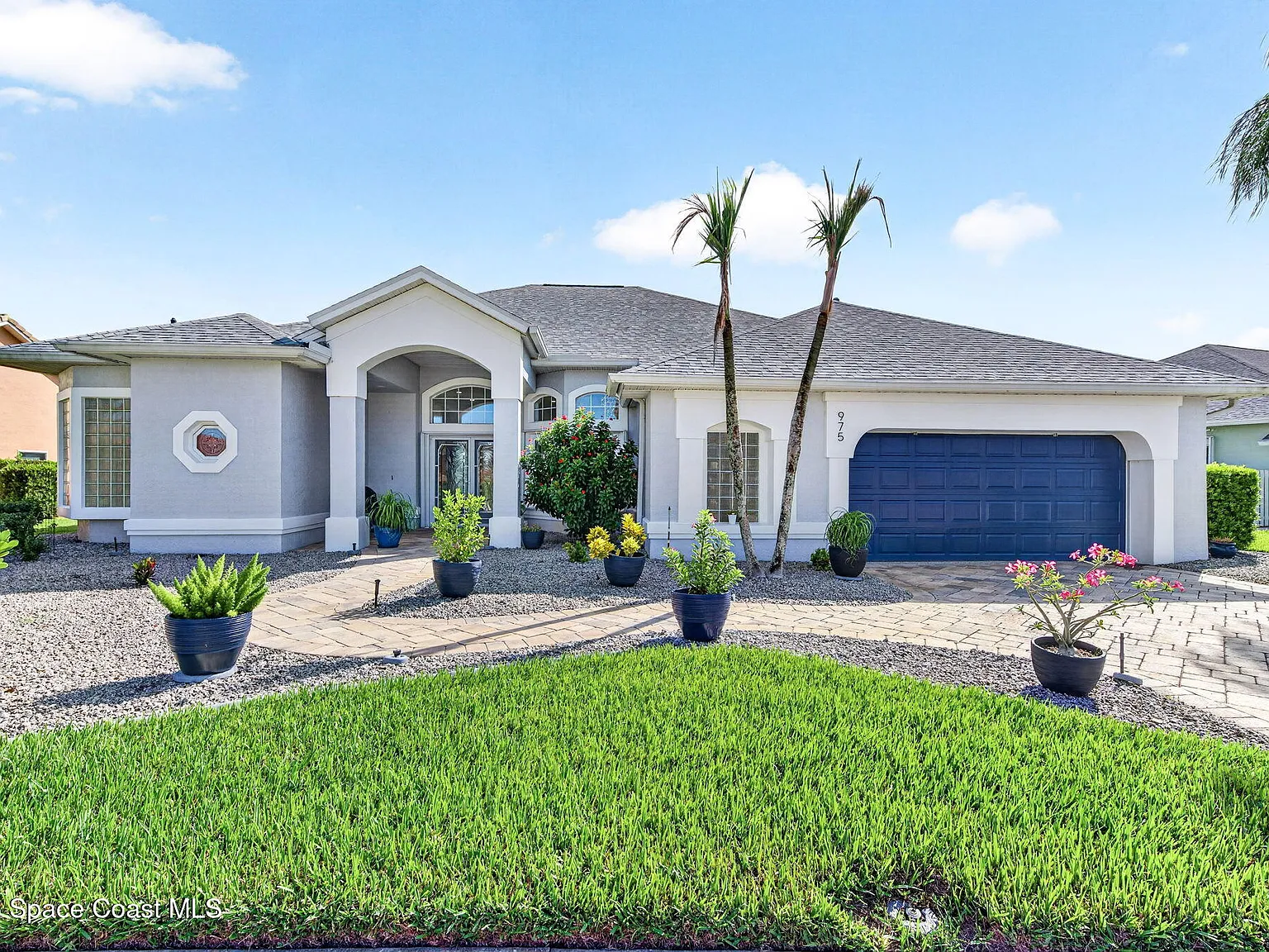 3 bed, 2.0 bath, 2351 sqft, $4,500 — Photo 1