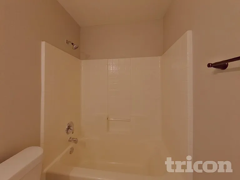 108 Parkwood Ct — Photo 15