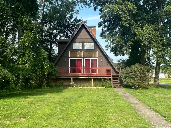 111 S 3rd Ave, Oakland City, IN 47660