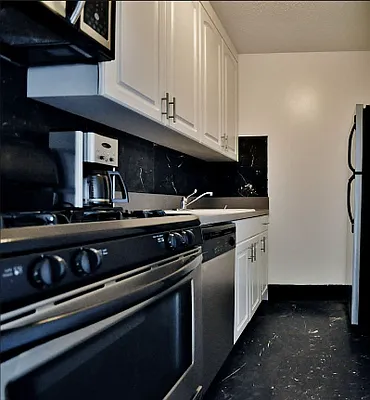 Rented by Avenues Real Estate | media 9