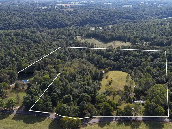 360 Pea Ridge Rd, Westmoreland, TN 37186