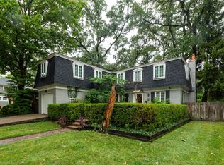 128 E Woodland Rd, Lake Bluff, IL 60044