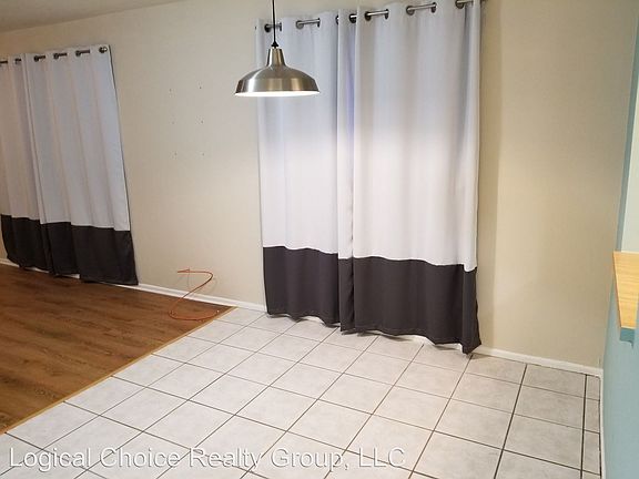 3rd image of 930 SW 47th Ter APT 7