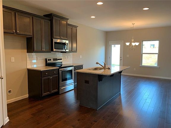 2nd image of 715 Dingo Dr
