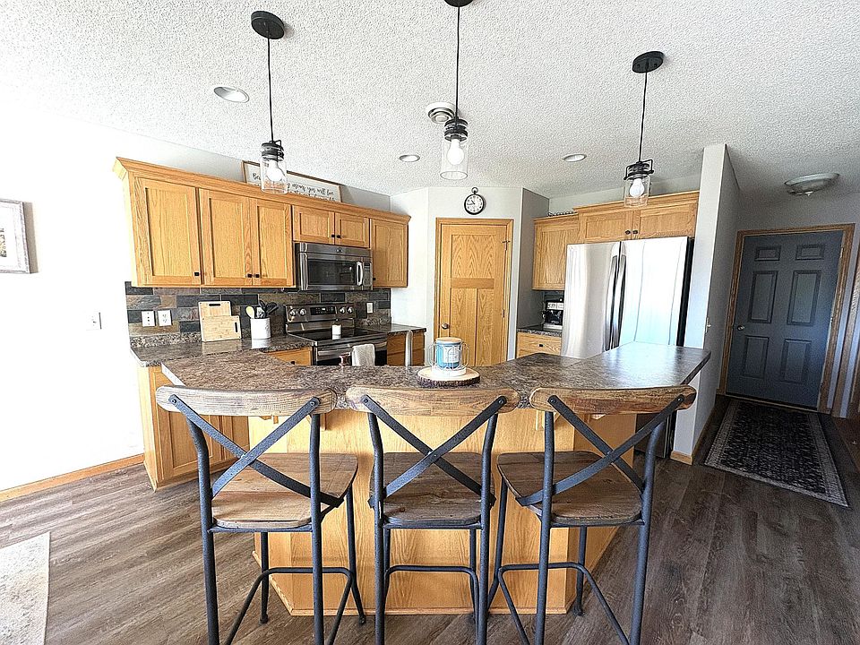 1st image of 19595 Prairieview Dr