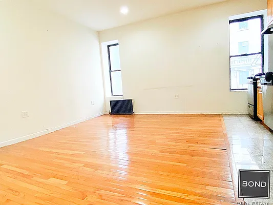 Rented by Bond New York | media 22