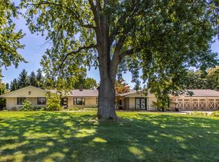7 Cherrywood Ln, Bloomington, IL