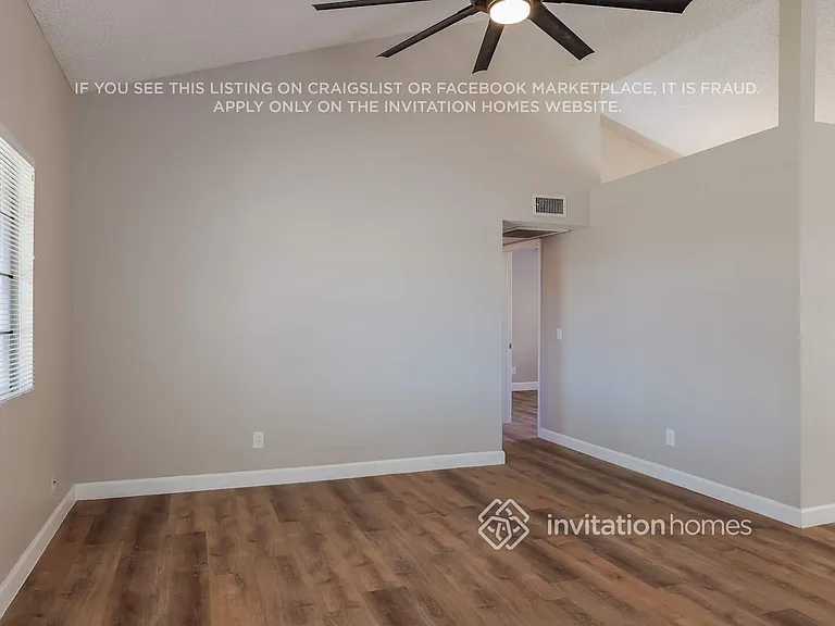 827 N Evergreen St — Photo 2