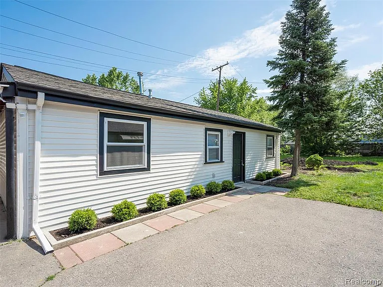 1741 E Woodward Heights Blvd — Photo 3