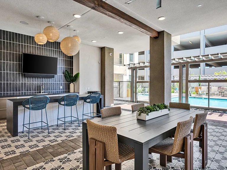 Downtown Ontario Luxury Apartments — Photo 74