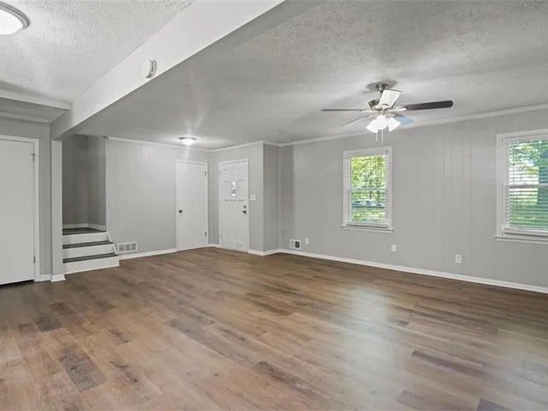 703 Navaho Ct — Photo 3