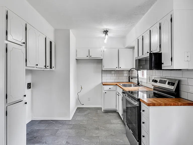 1306 Madison Ave — Photo 13